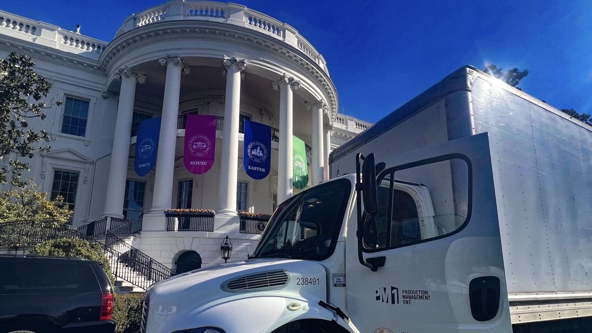 PM1 truck parked beside the White House South Portico during an event load-in