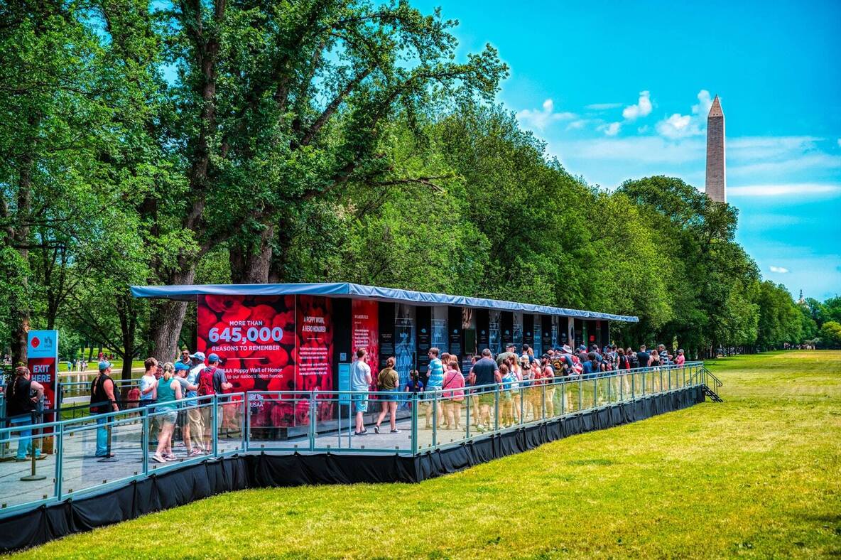 Visitors at the Poppy Wall of Honor exhibit on a PM1 platform on the National Mall, Memorial Day 2019