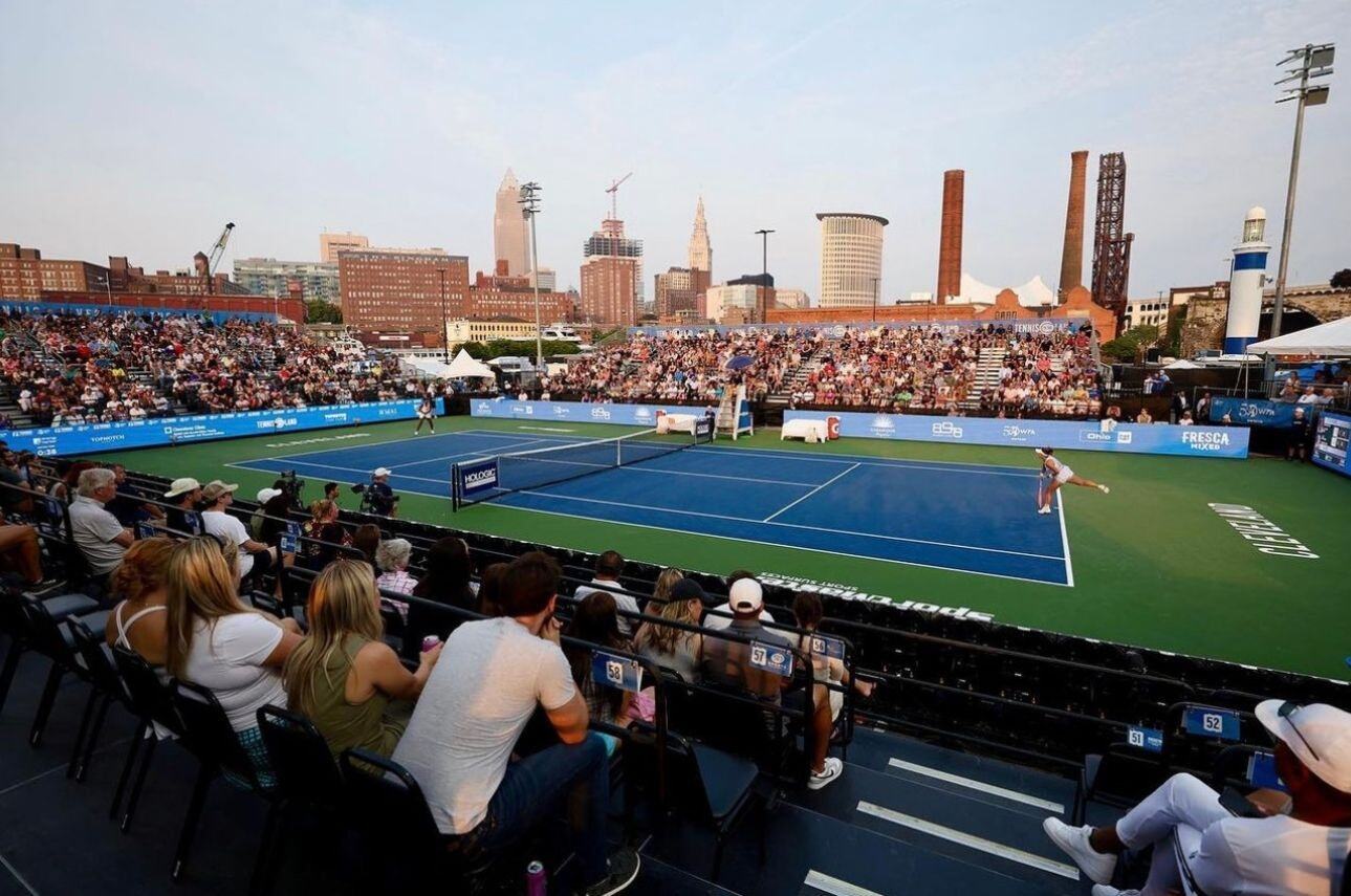 pm1-bleachers-tennis-match-crowd